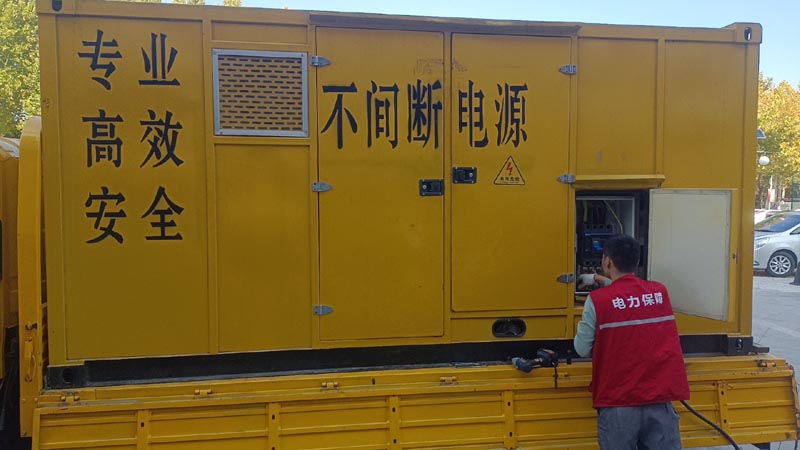 沙雅柴油发电机组和UPS电源配合使用时，如何避免切换过程中的电力中断？